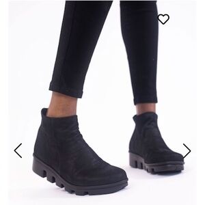 L’ amour des pieds HADIRAT Black Women's Ankle Boots suede combat 9M retro Y2K